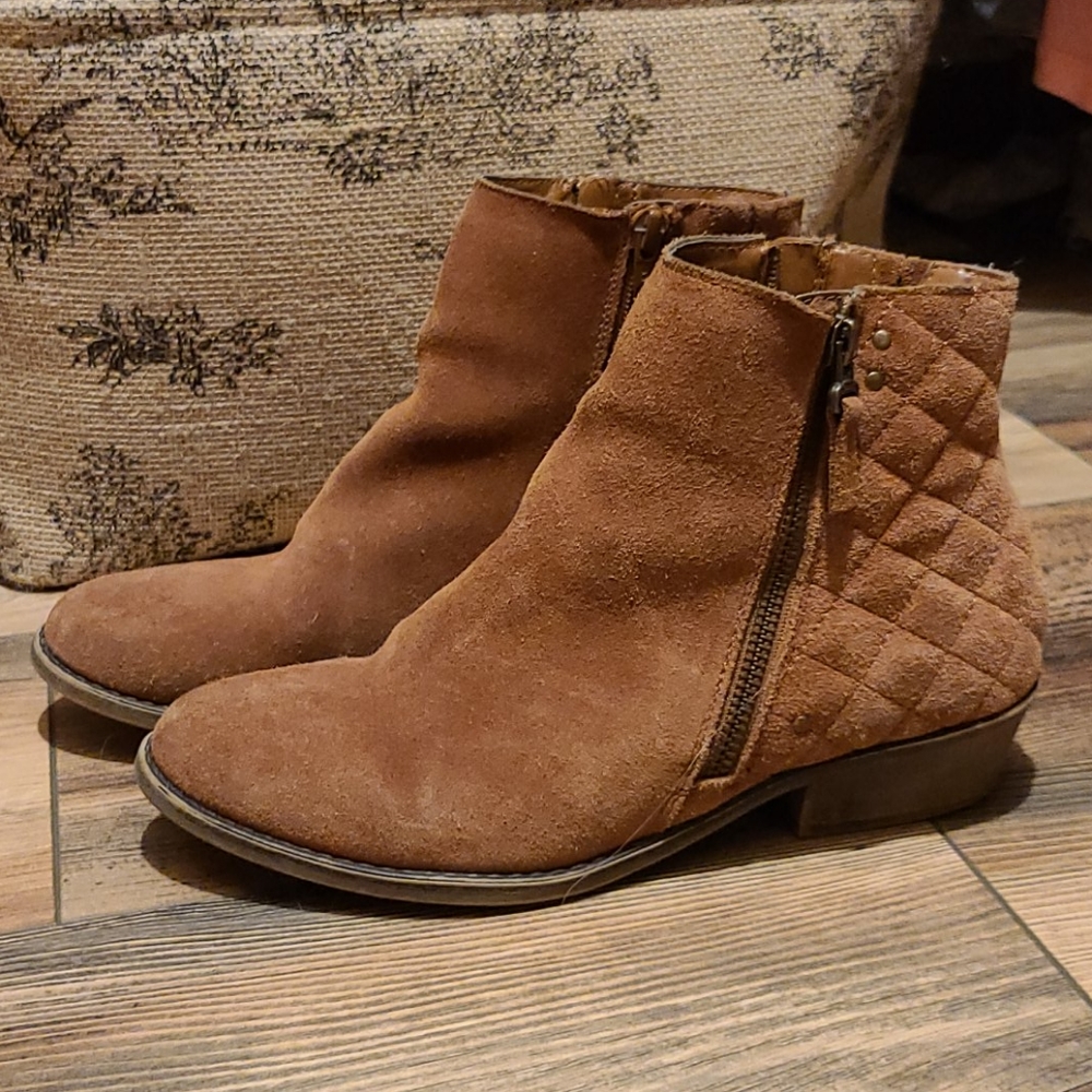 7.5 Tan suede leather booties